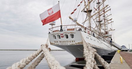 Dar Młodzieży popłynie dookoła świata. Polska Fundacja Narodowa dofinansuje rejs