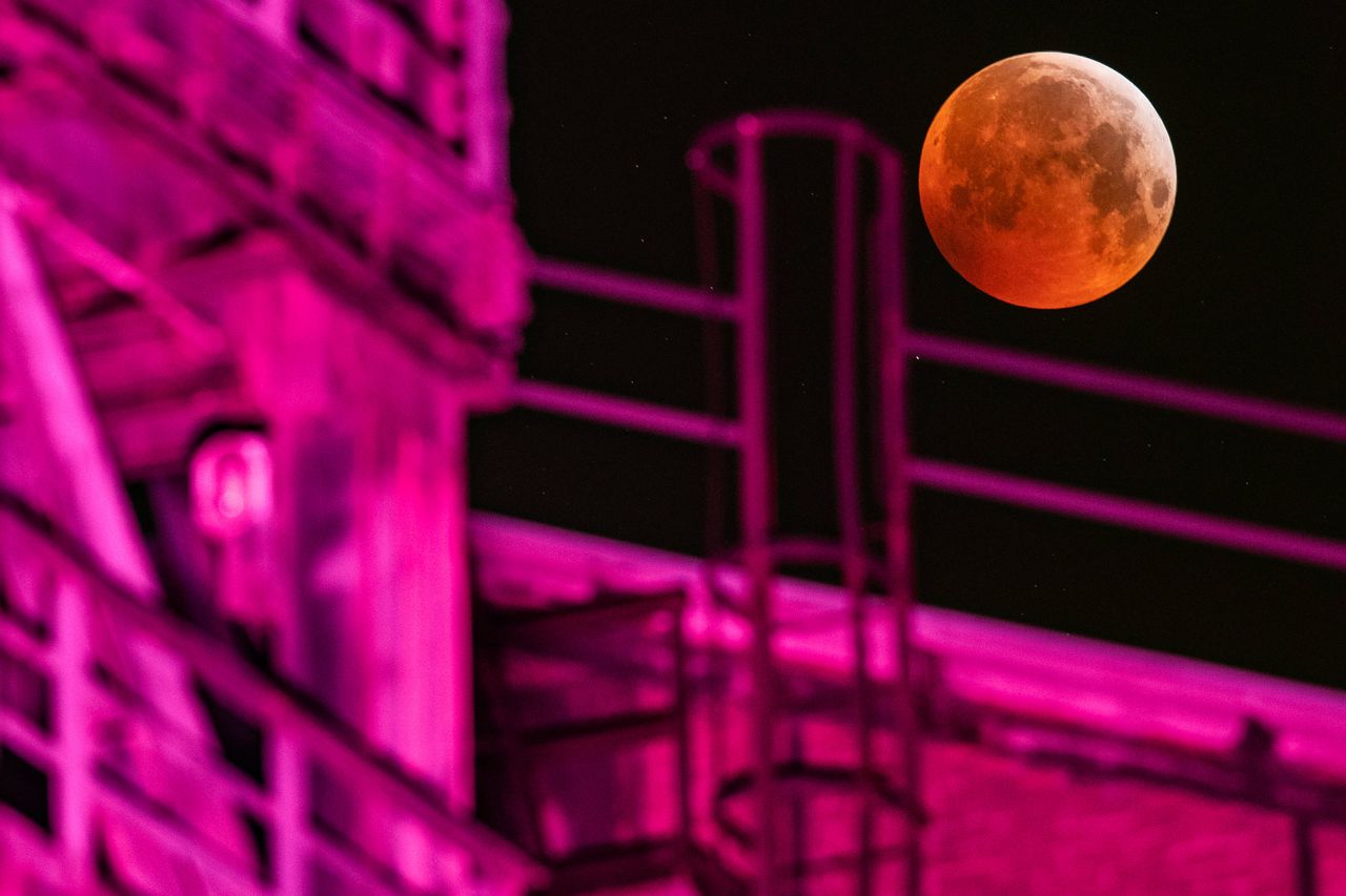 Zaćmienie Księżyca 2019. Zdjęcia są przepiękne