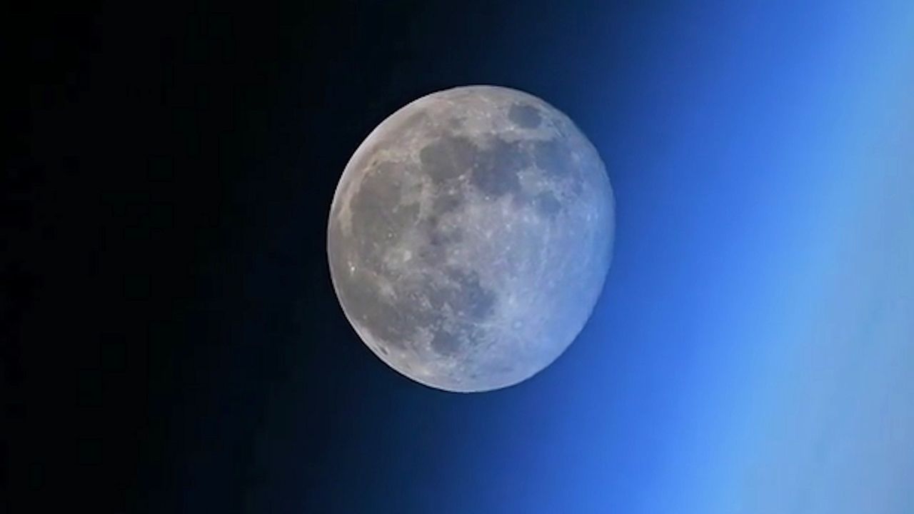 Chińczycy uruchomią "sztuczny Księżyc". Ma oświetlać ciemne ulice w nocy