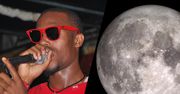 Znany raper twierdzi, że Księżyc świeci swoim światłem