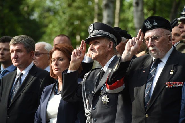 Uroczystości przed pomnikiem Gloria Victis w Warszawie - nie bez incydentów