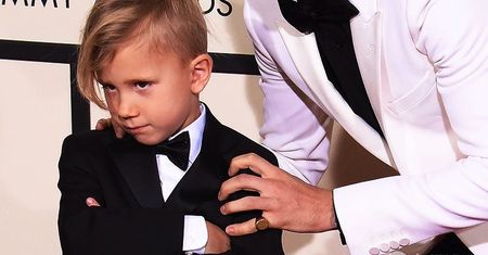 Grammy 2016: Oto najmłodszy gość czerwonego dywanu. Która gwiazda zabrała go ze sobą?
