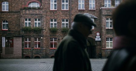 Helga warzy żur, a przyjezdni sączą latte. Na Nikiszowcu żyją razem