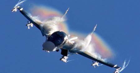 Su-34. I ty możesz wyprzedzić samolot naddźwiękowy! Ale tylko w Rosji na autostradzie