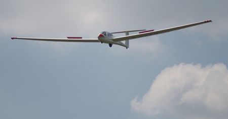 Tragedia w Laszkach. Młody pilot szybowca nie żyje