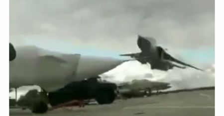 Niesamowicie niski przelot bombowca. Tak bawią się ukraińscy piloci