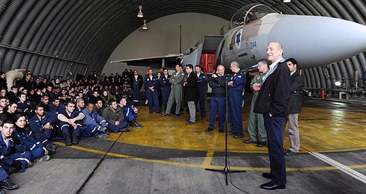 Myśliwce kontra kamienie