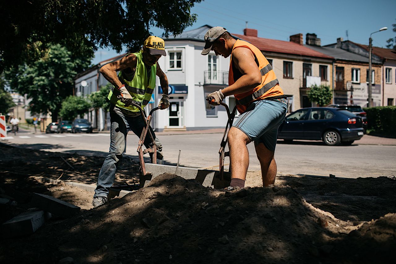 Mapa bezrobocia. Rekordowo niskie, ale nie w całej Polsce. 76 powiatów wciąż stawia opór