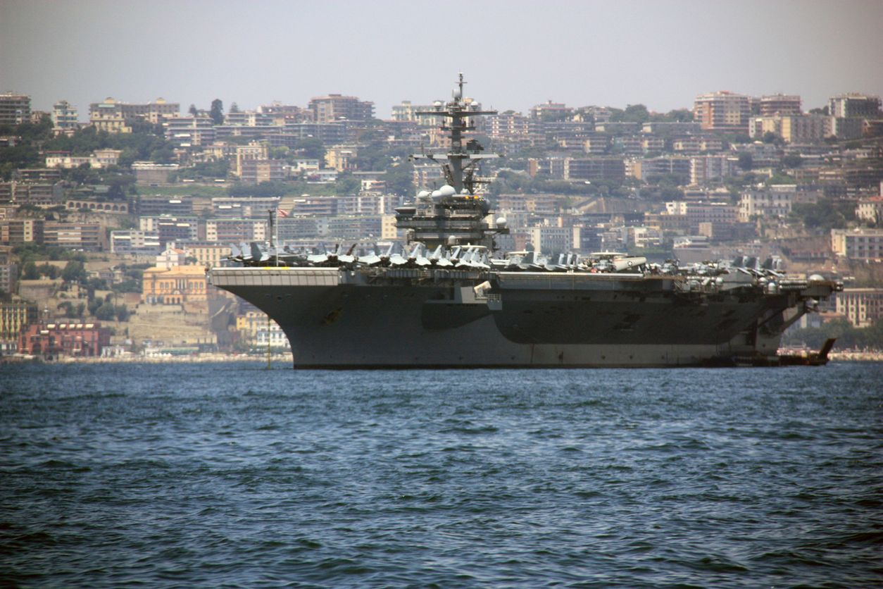 3 samobójstwa marynarzy lotniskowca USS George HW Bush