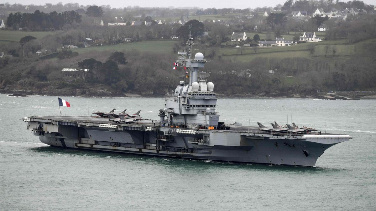 Na pokładzie francuskiego lotniskowca stwierdzono 50 przypadków koronawirusa.