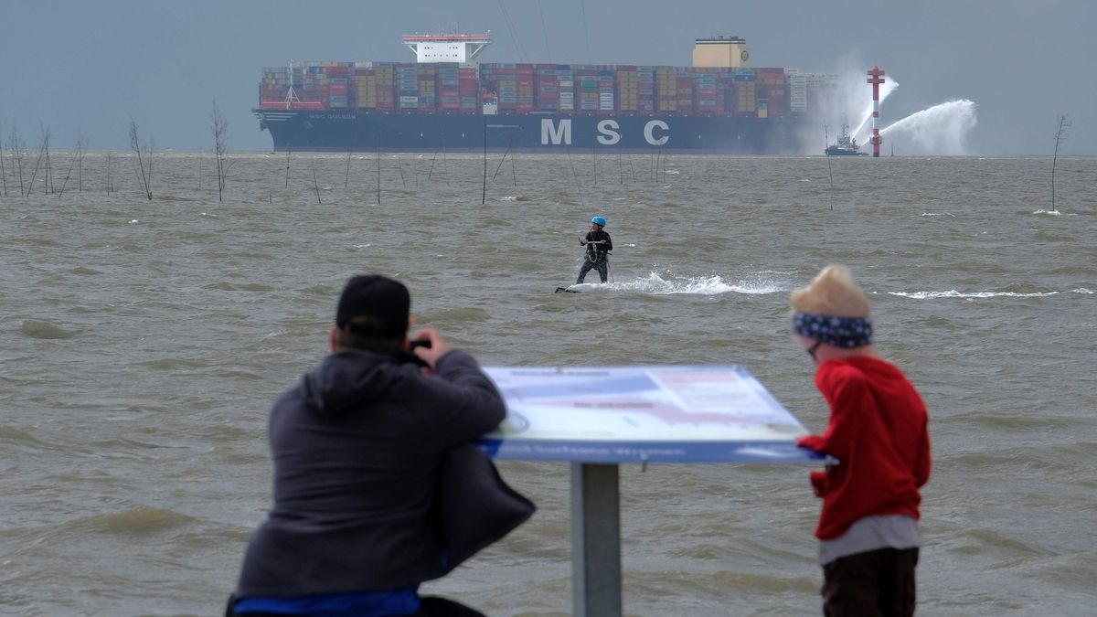 Na zdjęciu MSC Gulsun wpływa do niemieckiego Bremerhaven.