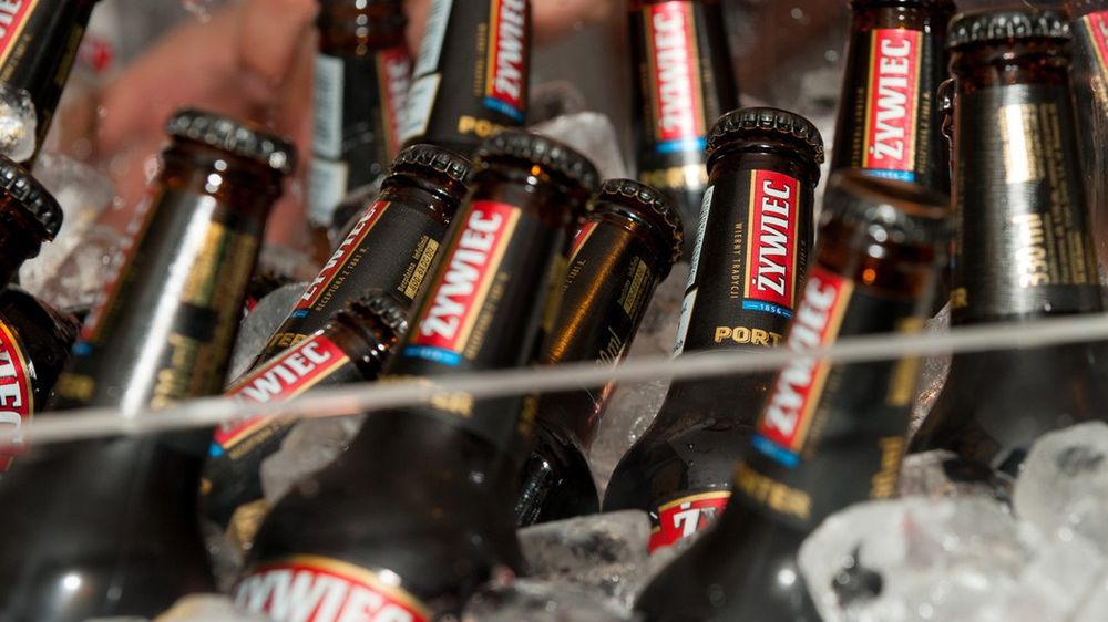 Coraz lepiej sprzedają się piwa premium. Spada sprzedaż tańszych trunków.