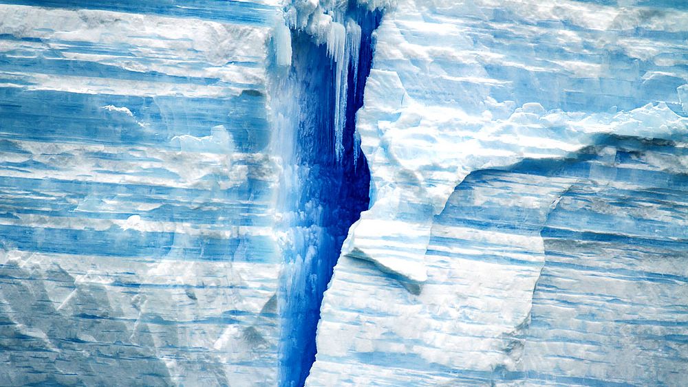 Topniejący lodowiec na Mont Blanc. Burmistrz pobliskiej miejscowości wydał decyzję o ewakuacji turystów