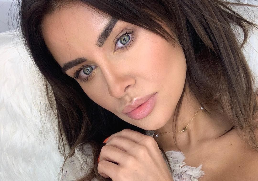 Natalia Siwiec zamieściła na Instagramie zdjęcie po mezoterapii. Tłumaczy się z wyglądu swojej szyi