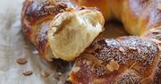 Wieniec na zakwasie z białym makiem i migdałami. Idealny na śniadanie