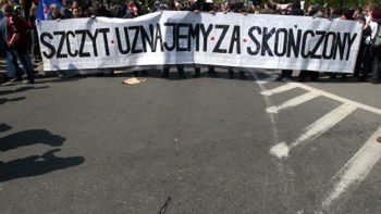 Manifestacja alterglobalistów w centrum Warszawy