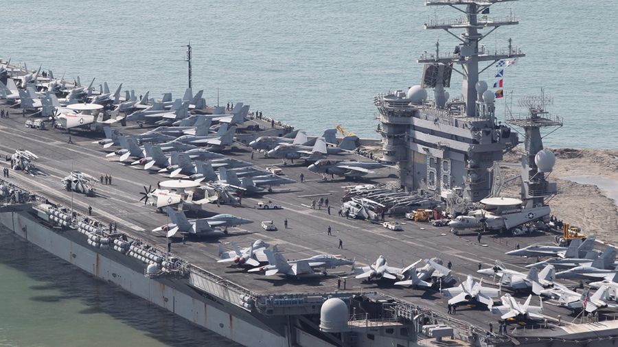 Lotniskowiec USS Nimitz podczas ćwiczeń w Korei Płd.