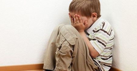9-latek wielokrotnie zgwałcony. Za zgodą matki
