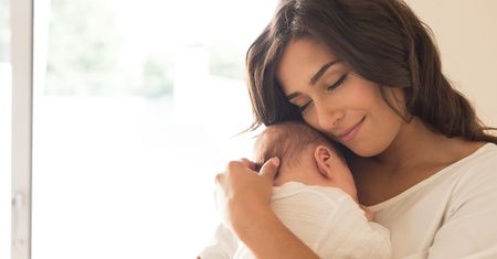 Kiedy wrócić do pracy po porodzie i jakie przywileje przysługują mamom?