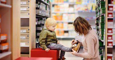 Buty zimowe dla małych księżniczek i małych superbohaterów. Wygodne i bardzo modne