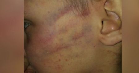 Kilkulatek skatowany przez ojczyma. Otworzył prezent przed Świętami
