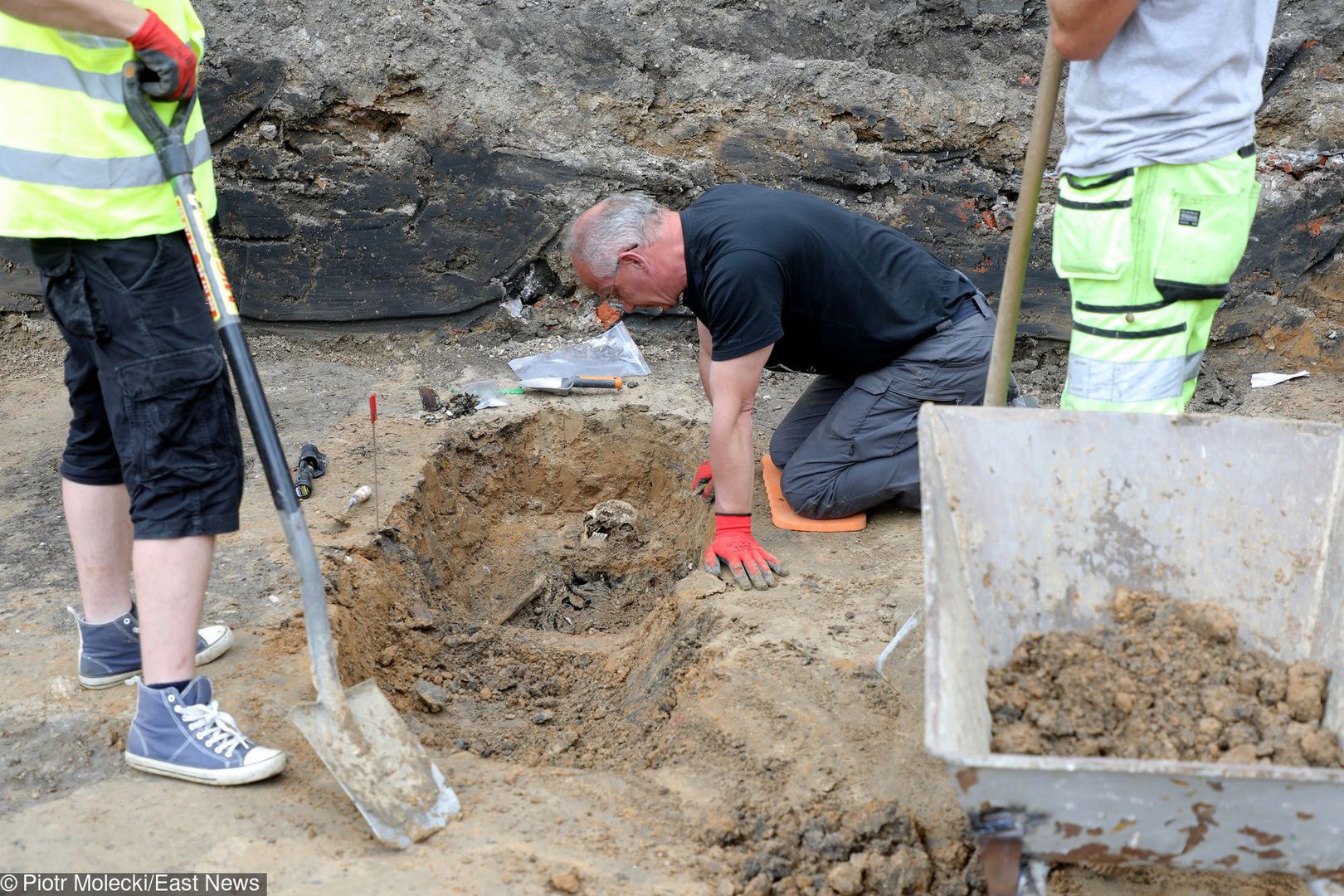 Warszawa. Na terenie dawnego więzienia przy Rakowieckiej odkryto ludzkie szczątki