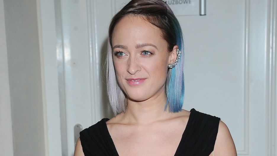 Matylda Damięcka komentuje rzeczywistość grafikami 