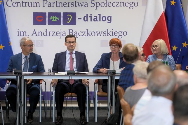 Premier Mateusz Morawiecki nie zaprosił protestujących na piątkowe spotkanie w Centrum "Dialog" 