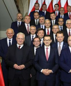 Ostatnie posiedzenie rządu. Mateusz Morawiecki podziękował Beacie Szydło i ministrom