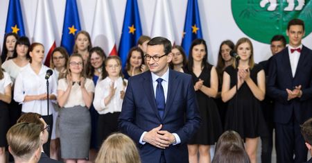 Koniec roku szkolnego. Premier apeluje do uczniów: "Mówcie dobrze o Polsce"