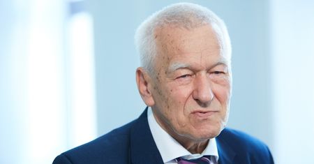 Kornel Morawiecki przeszedł poważną operację. "Zostanie w szpitalu 10 dni"