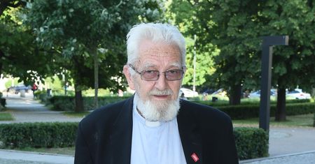 Zaufanie do Kościoła spadło prawie o połowę. "Będzie musiał zaczynać na nowo"