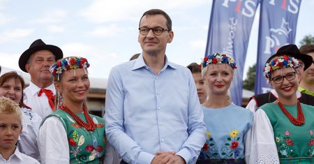 Premier chwali się niskim bezrobociem. "Skutki polityki antycyklicznej"