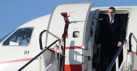 Premier wracał z pogrzebu rządowym samolotem. KPRM potwierdza