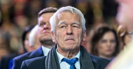 Kornel Morawiecki przeszedł operację. Syn był u niego w szpitalu