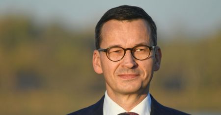 Ostrowiec: zdumiewające zachowanie nauczyciela. Obiecał piątki za udział w spotkaniu z premierem
