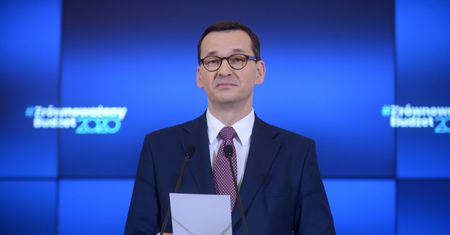 Mateusz Morawiecki broni ustawy. Cytuje prawo we Francji