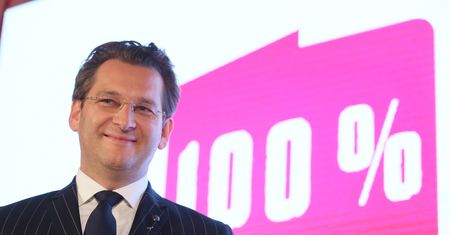 Michał Lisiecki wychodzi z aresztu