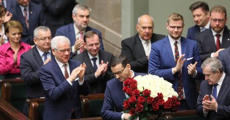 Miała być wizja, są odgrzewane dania i stara melodia. Mateusz Morawiecki zbliżył się do Donalda Tuska [FELIETON]