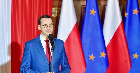 Premier wziął udział w uroczystym podniesieniu flagi. "To nasza przeszłość, teraźniejszość i przyszłość"