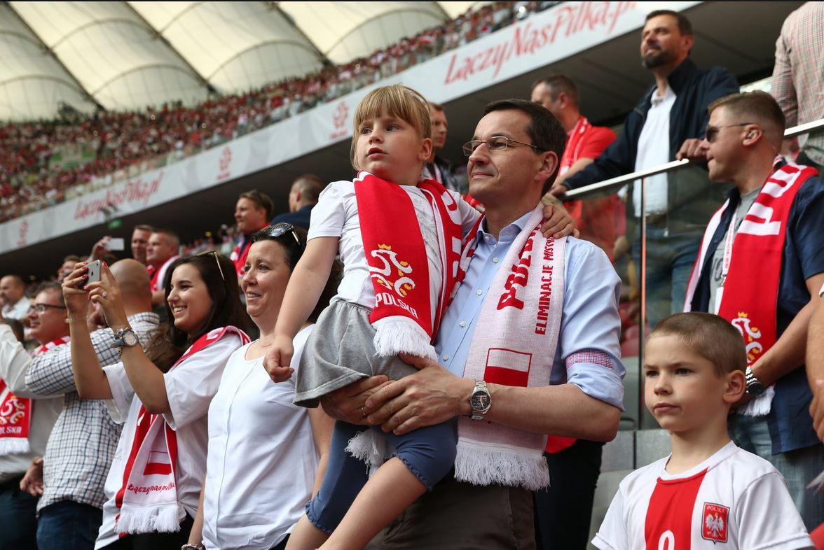 Mateusz Morawiecki chwali reprezentację Polski. "Najtrudniejszy będzie półfinał"