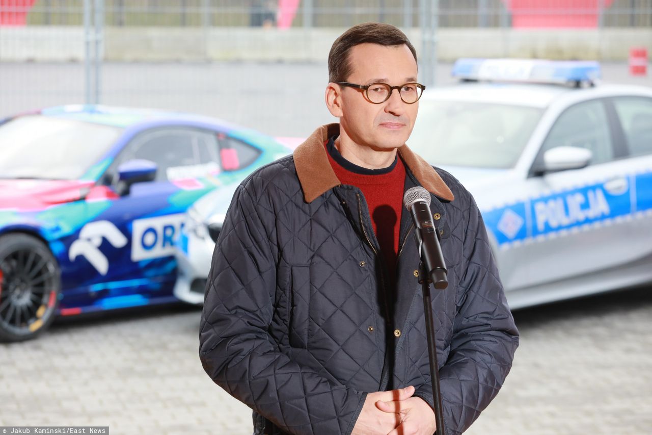 Zmiany w przepisach drogowych. Morawiecki: "Jesteśmy na ostrym zakręcie"