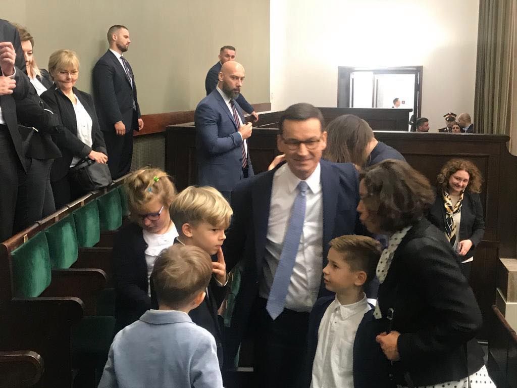 Expose Mateusza Morawieckiego. Żona premiera z dziećmi w Sejmie 
