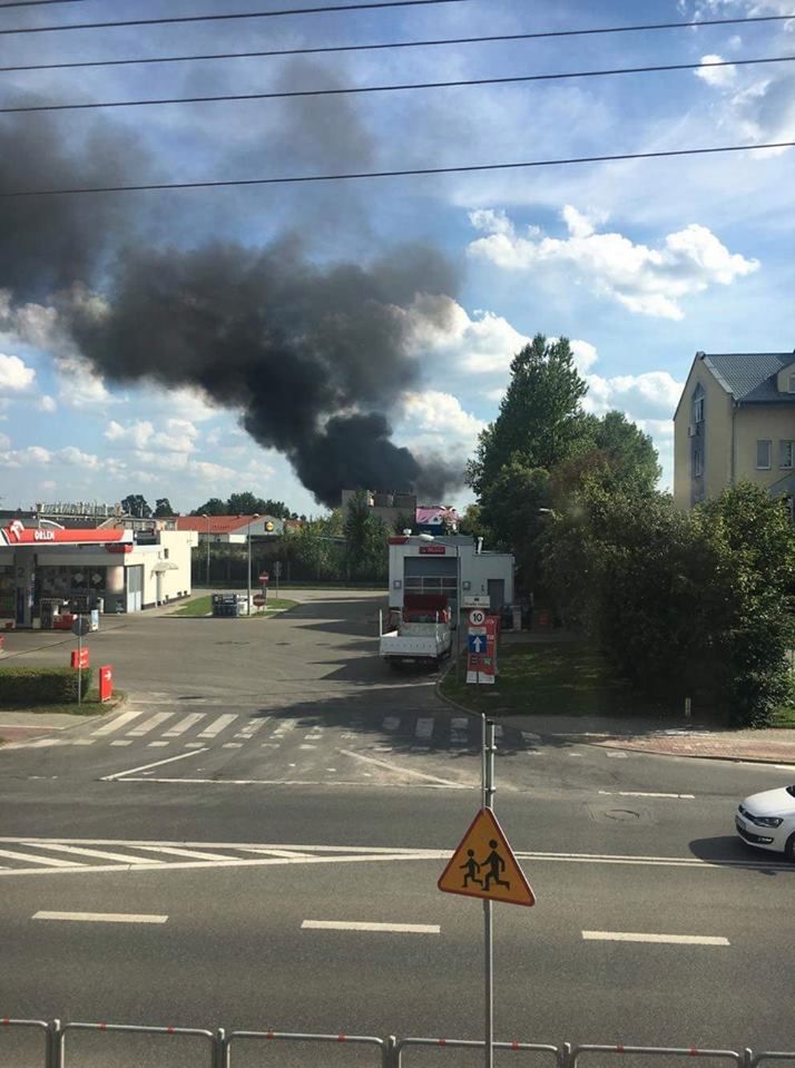 Mińsk Mazowiecki. Pożar składowiska z olejem napędowym. Spłonęły cztery samochody