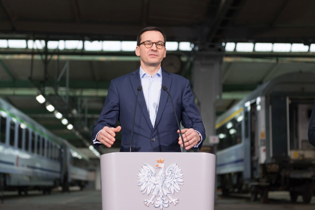 Szydło sama sobie przyznała wysoką nagrodę. Morawiecki komentuje 