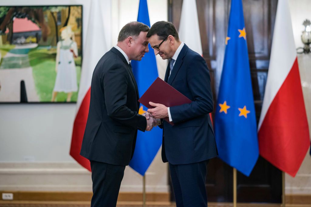 Polacy ocenili prezydenta i premiera. Nowy sondaż