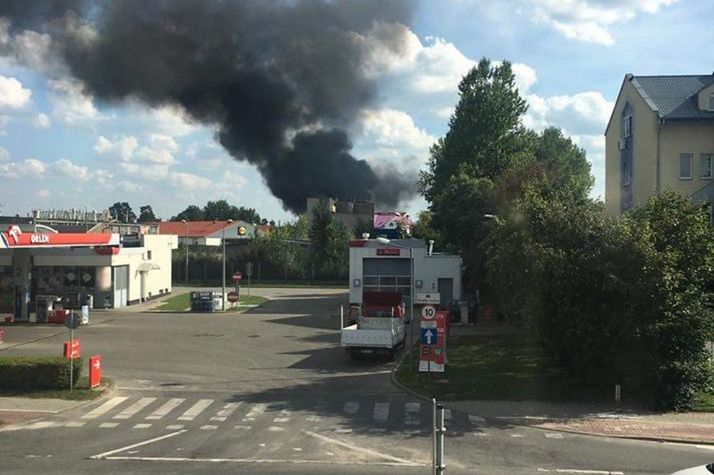 Mińsk Mazowiecki. Pożar składowiska z olejem napędowym. Spłonęły cztery samochody