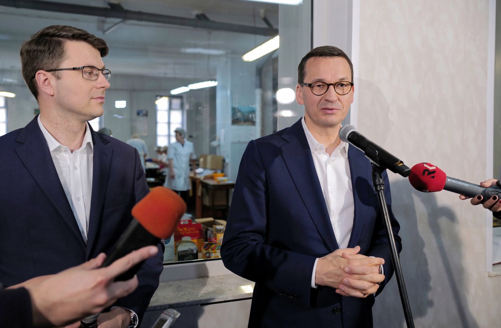 Wybory parlamentarne 2019. Premier Mateusz Morawiecki i rzecznik rządu Piotr Mueller