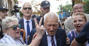 "Będziesz siedział", "hańba". Incydent pod Sejmem z udziałem Kornela Morawieckiego. Wkroczyła policja