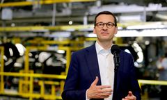 Morawiecki tłumaczy się z podróży nad morze. "Nie latałem helikopterem na działkę"